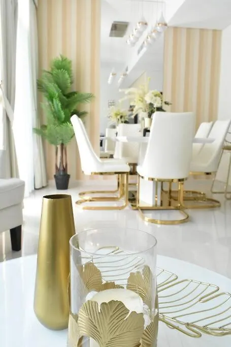 Lavish Villa In Dubai With Smart Office 0*,